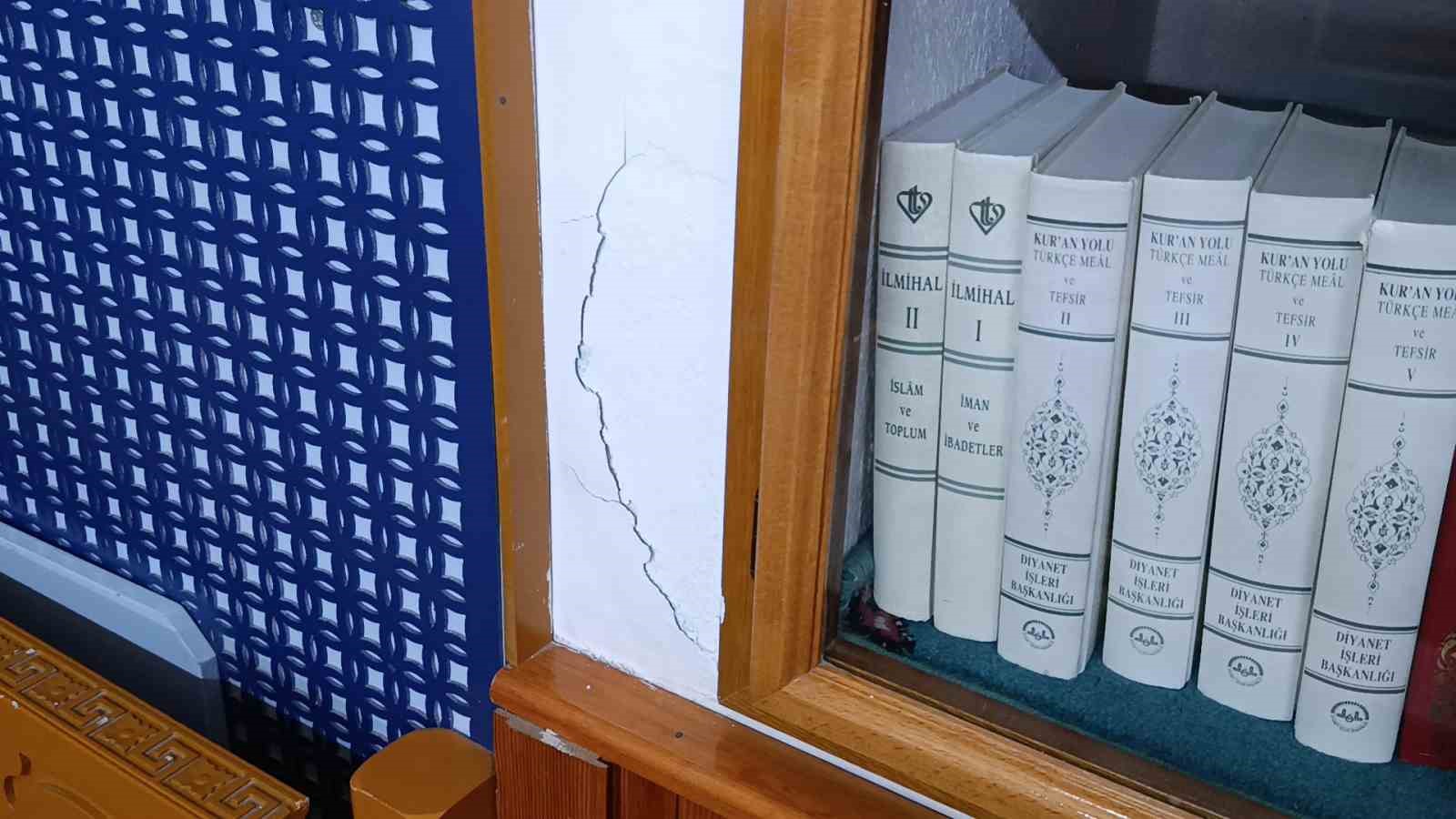 ahi-evranin-emaneti-tehlikede-camide-bakimsizlik-alarm-veriyor