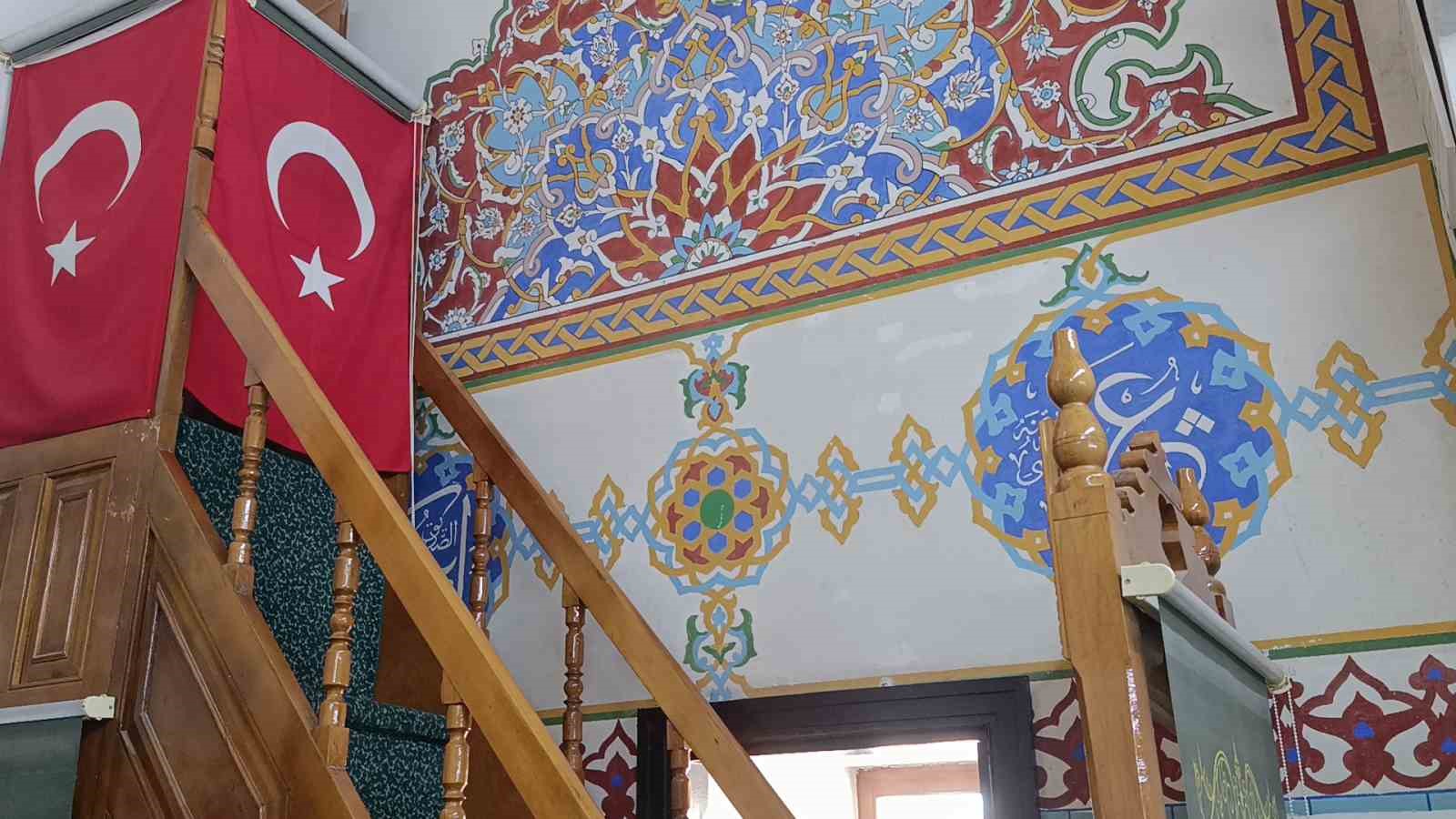 ahi-evranin-emaneti-tehlikede-camide-bakimsizlik-alarm-veriyor