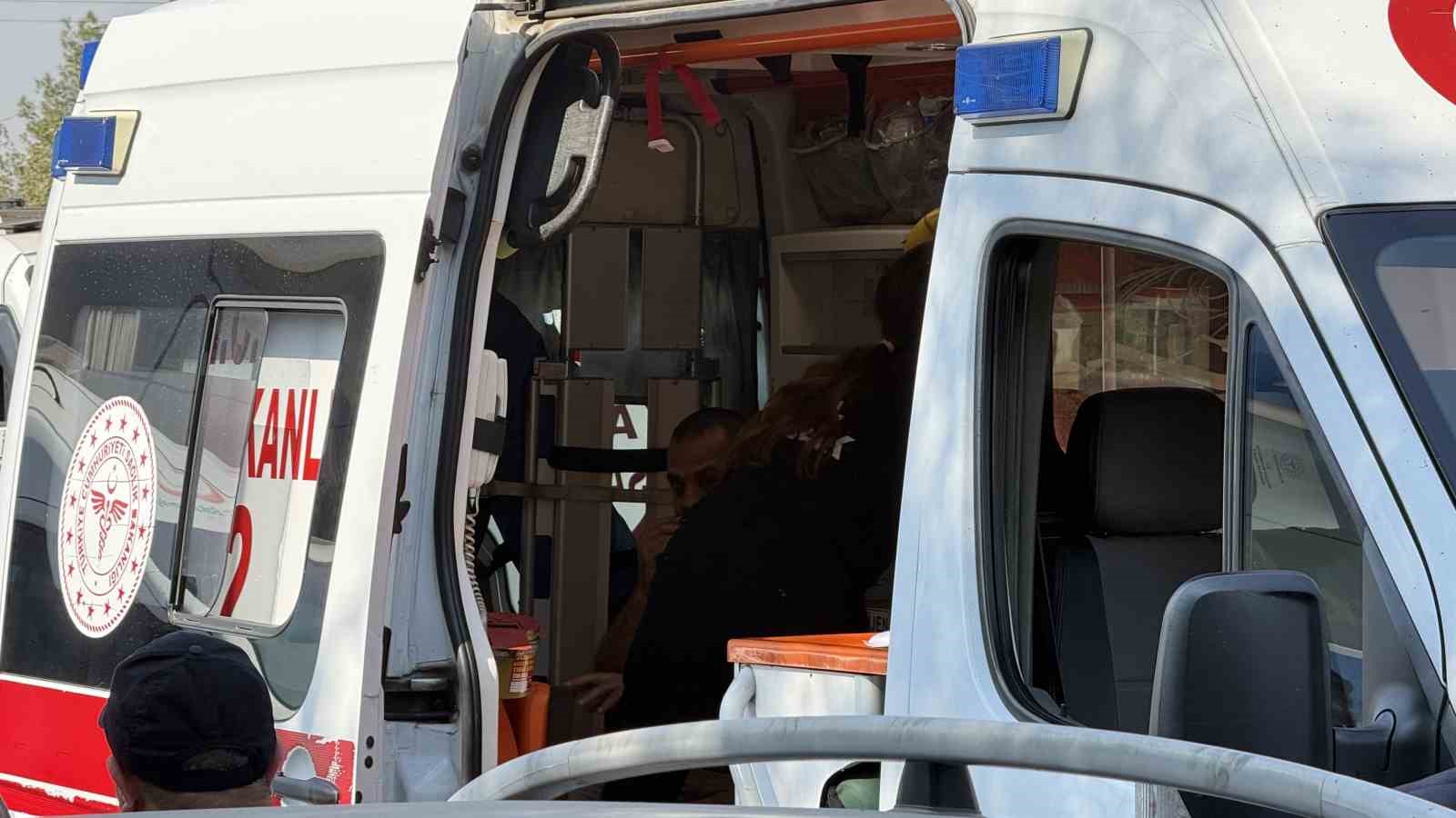 diyarbakirda-freni-patlayan-halk-otobusu-durakta-bekleyen-baska-otobuse-carpti-20-yarali