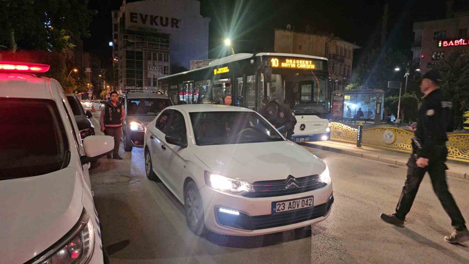 elazigda-genis-capli-asayis-uygulamasinda-yuzlerce-arac-ve-sahis-denetlendi