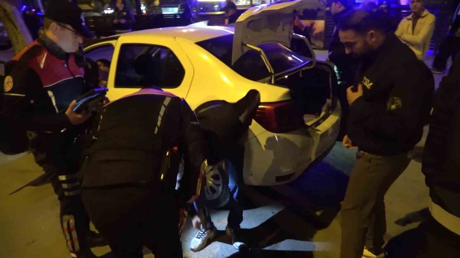 erzurumda-55-ekip-ve-600-polisin-katilimiyla-uygulama-yapildi