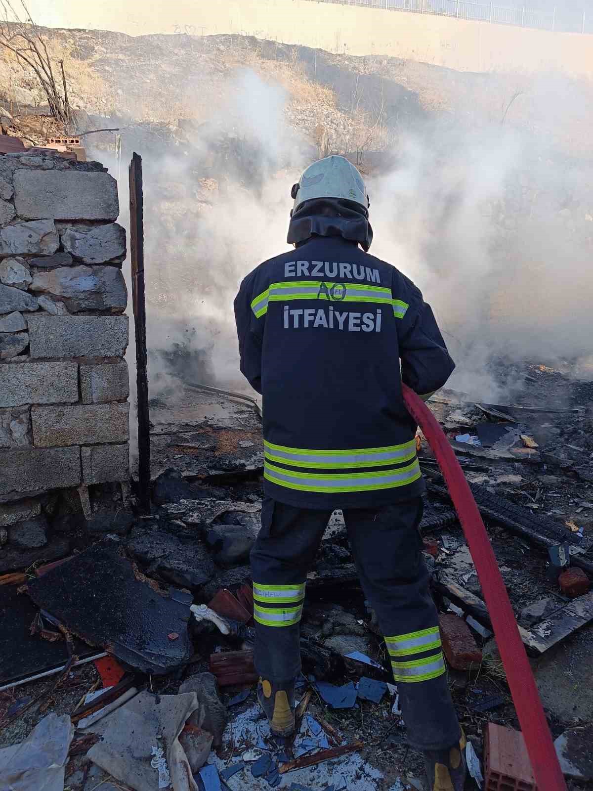 erzurumda-korkutan-komurluk-yangini