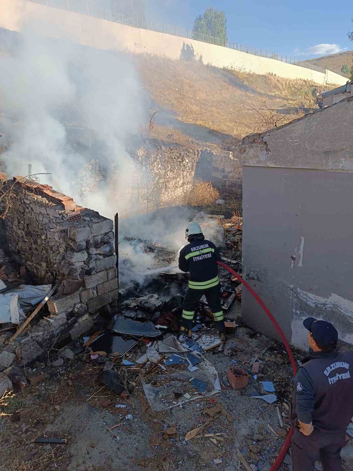 erzurumda-korkutan-komurluk-yangini