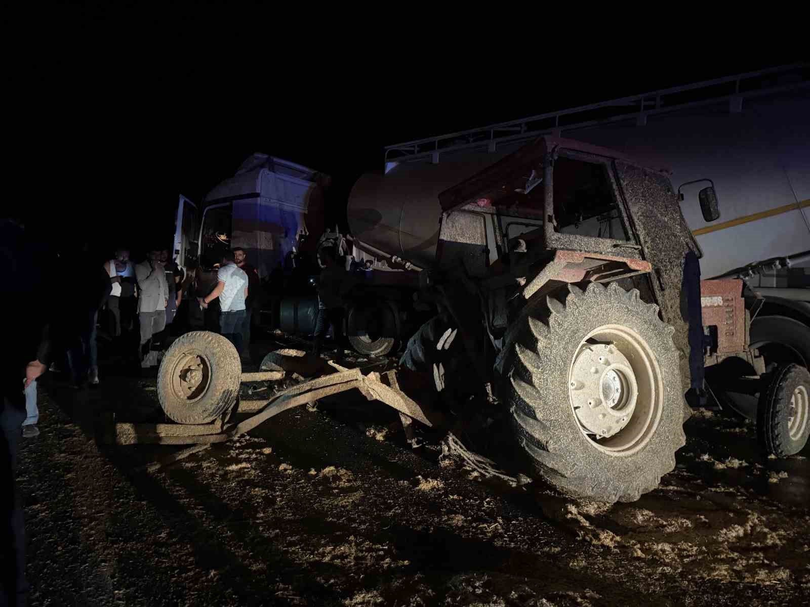 igdir-dogubayazit-yolunda-traktor-ile-kamyon-carpisti-3-yarali