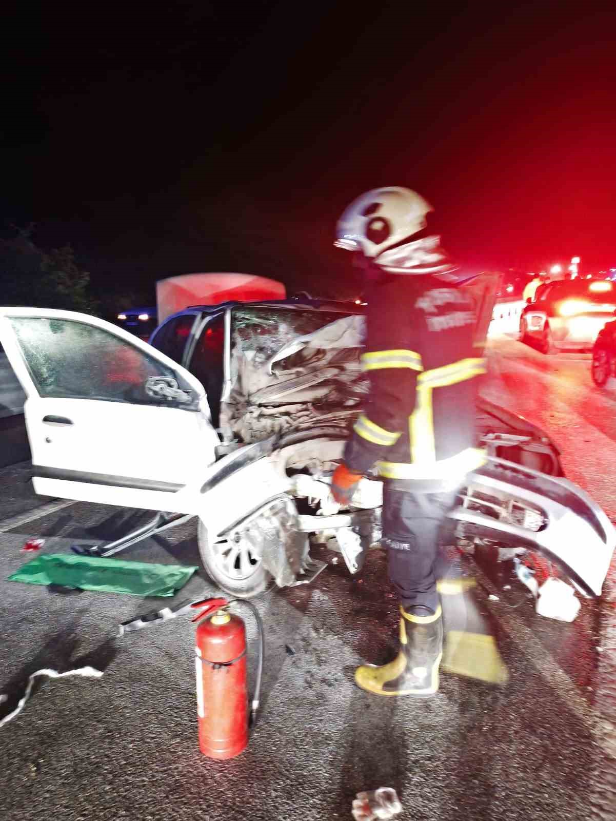 kastamonuda-otomobil-kum-yuklu-traktore-carpti1-olu-5-yarali