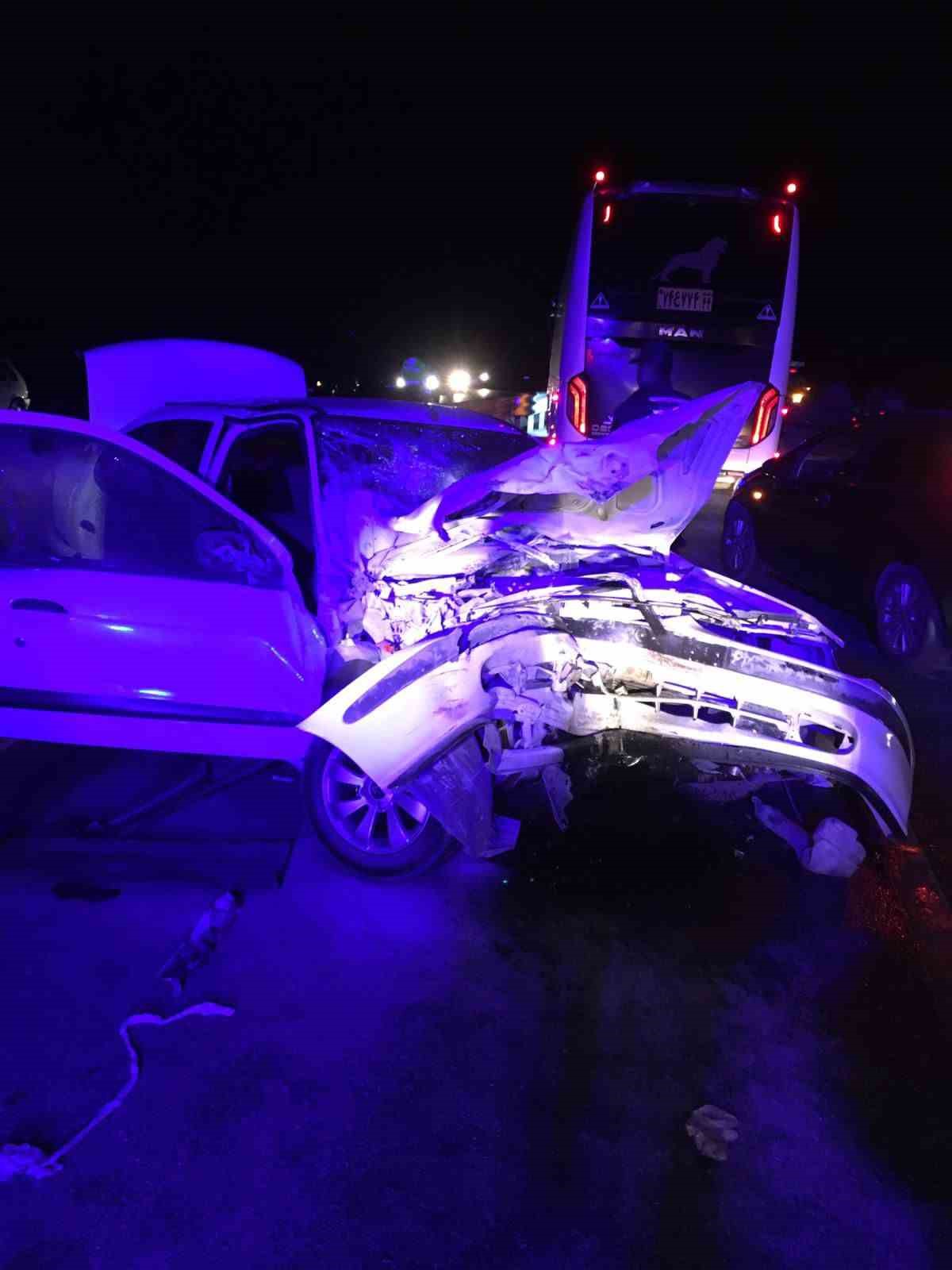 kastamonuda-otomobil-kum-yuklu-traktore-carpti1-olu-5-yarali