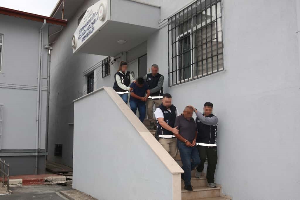 kocaelide-firari-hukumlu-ve-2-gocmen-kacakcisi-tutuklandi