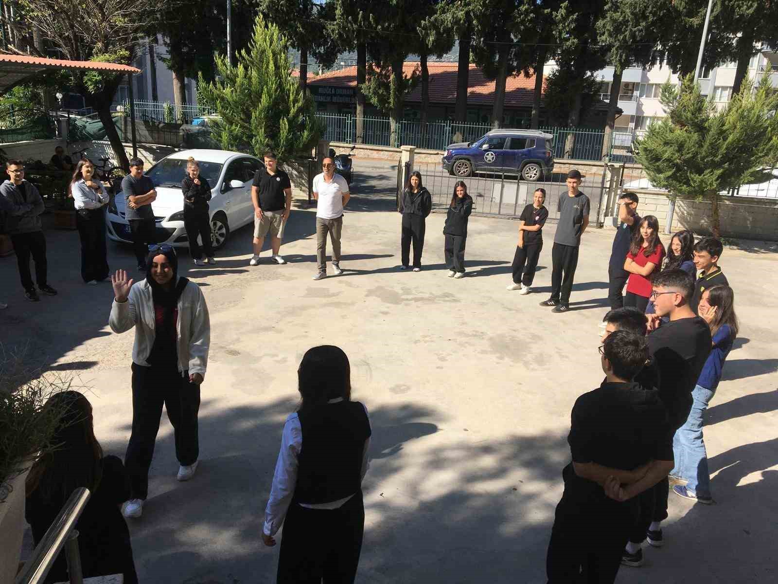 mentesede-genc-ar-ge-projesiyle-drama-ve-tanisma-etkinligi-duzenlendi