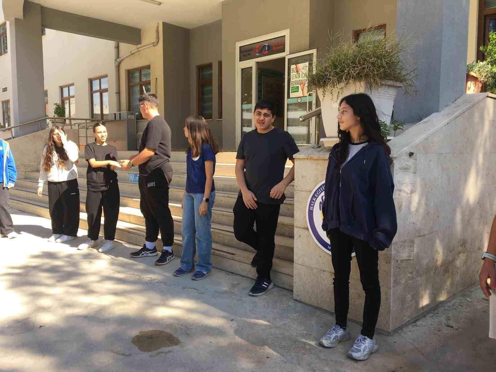 mentesede-genc-ar-ge-projesiyle-drama-ve-tanisma-etkinligi-duzenlendi