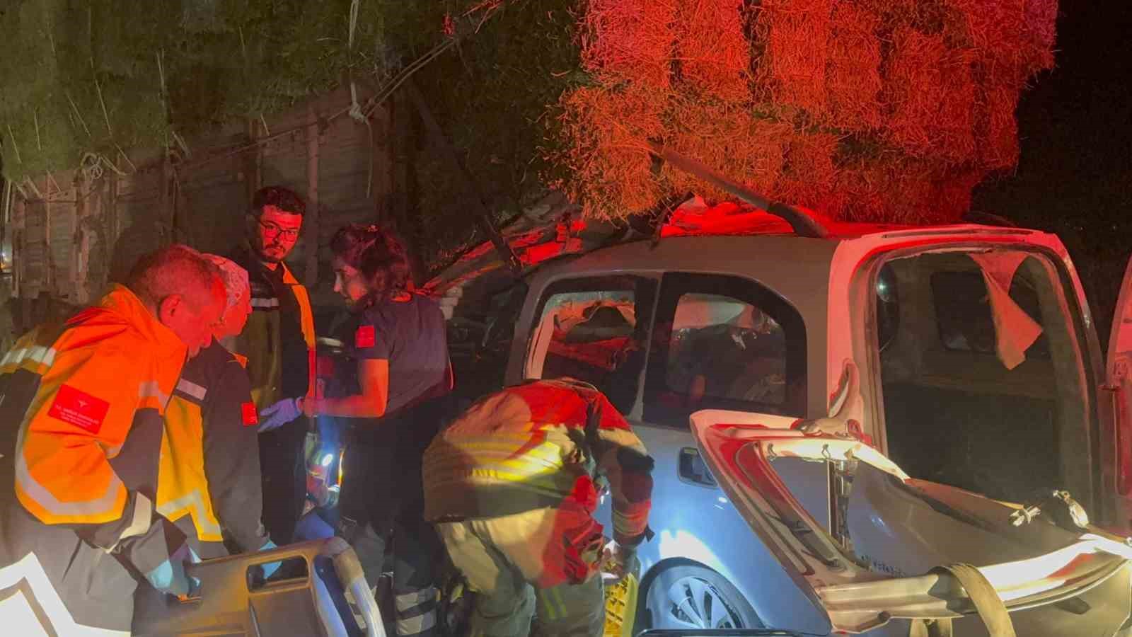 polatlida-hafif-ticari-arac-kamyonun-altina-girdi-2-olu-1-yarali