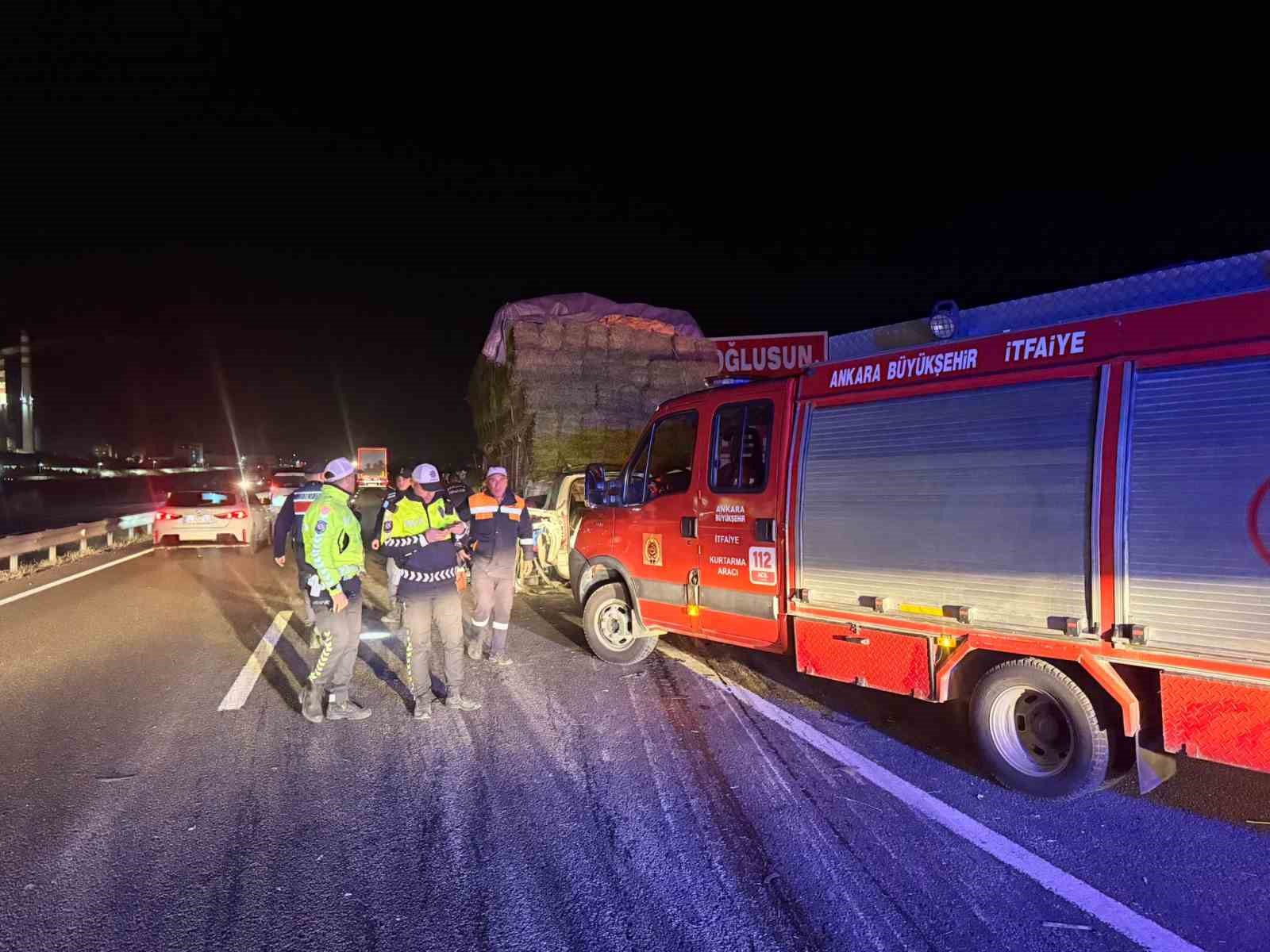 polatlida-hafif-ticari-arac-kamyonun-altina-girdi-2-olu-1-yarali