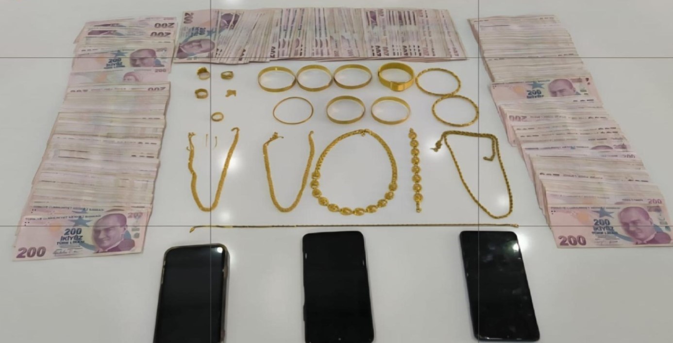 sahte-polisler-yakalandi-2-milyon-600-bin-tllik-vurgun