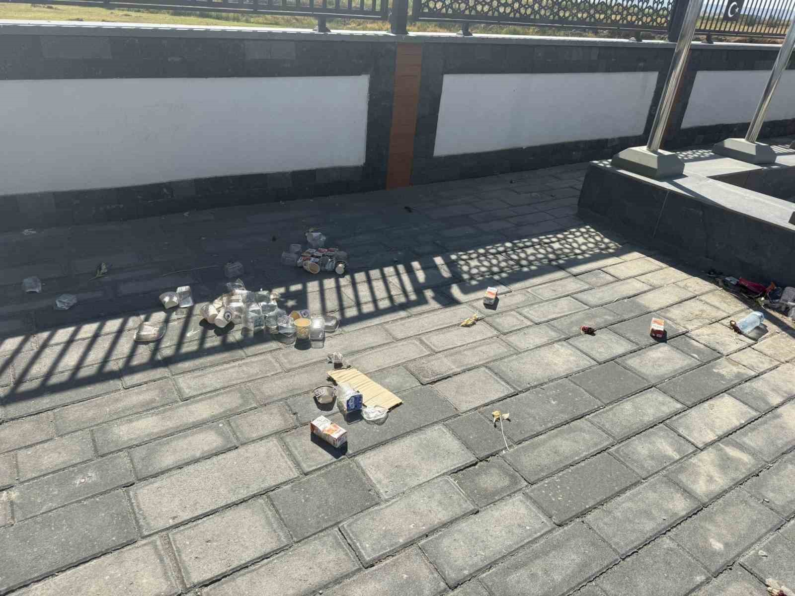 sehitler-icin-yapilan-anitta-utandiran-ihmal