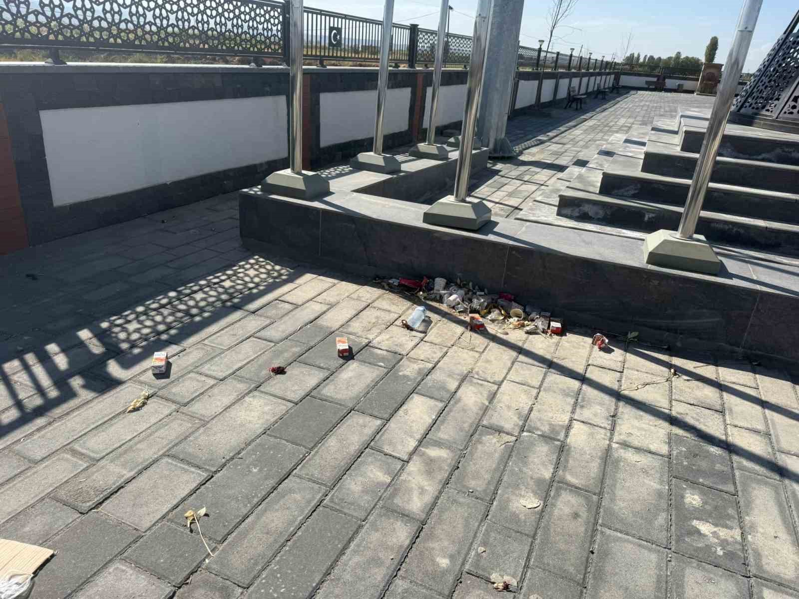 sehitler-icin-yapilan-anitta-utandiran-ihmal