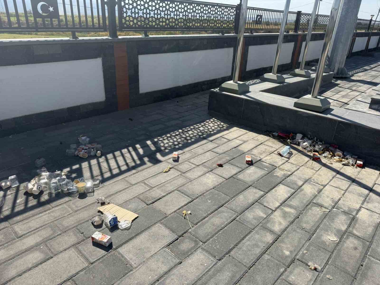 sehitler-icin-yapilan-anitta-utandiran-ihmal