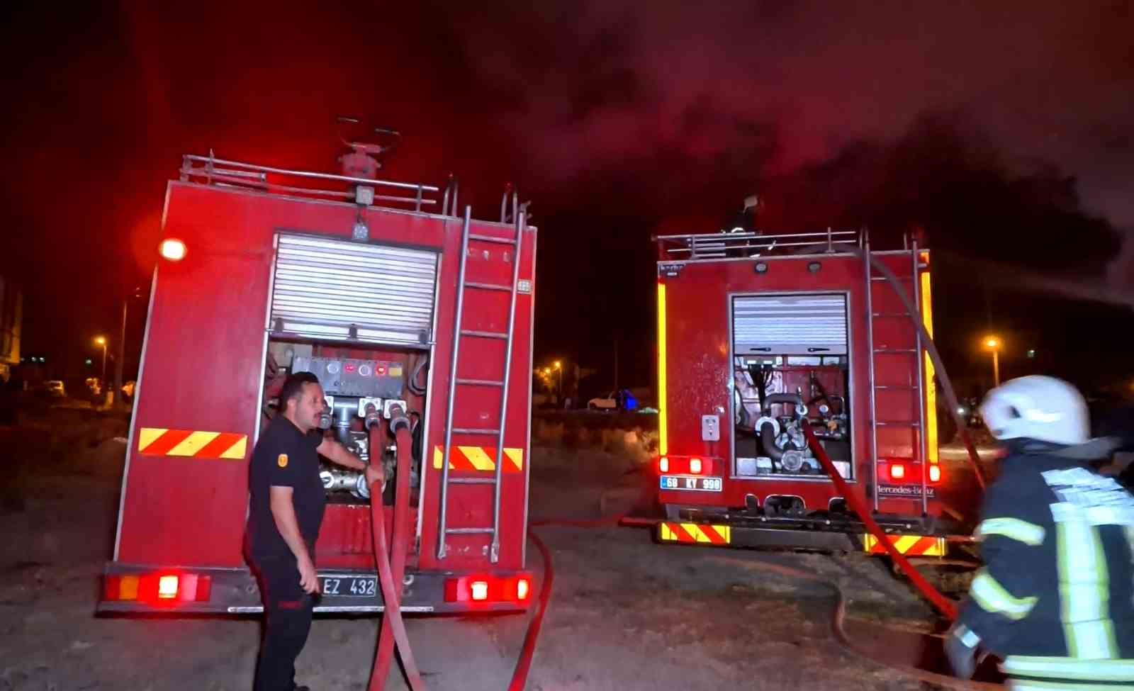 tandirda-yapilan-ekmek-evi-alev-alev-yakti