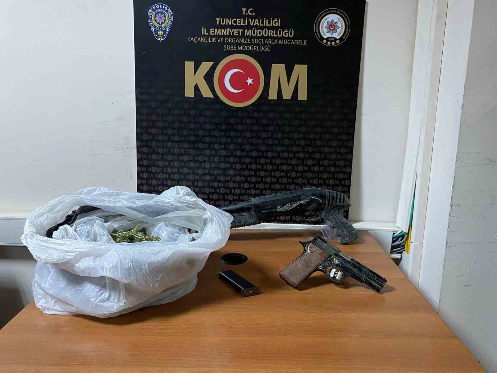 tuncelide-topraga-gomulu-halde-silah-ve-uyusturucu-madde-ele-gecirildi