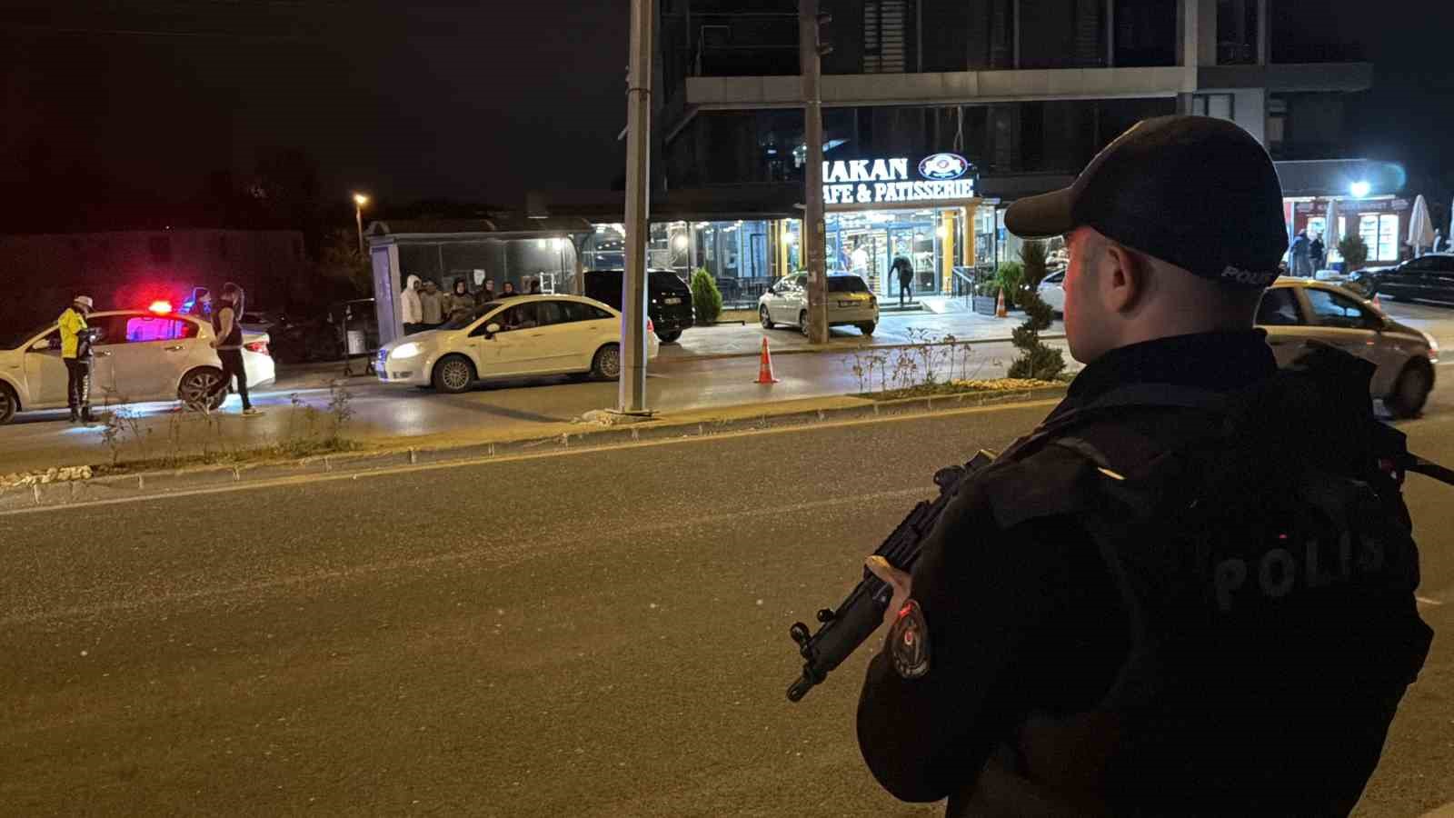 universite-bolgesinin-huzur-ve-guvenligi-icin-300-polisle-es-zamanli-denetim