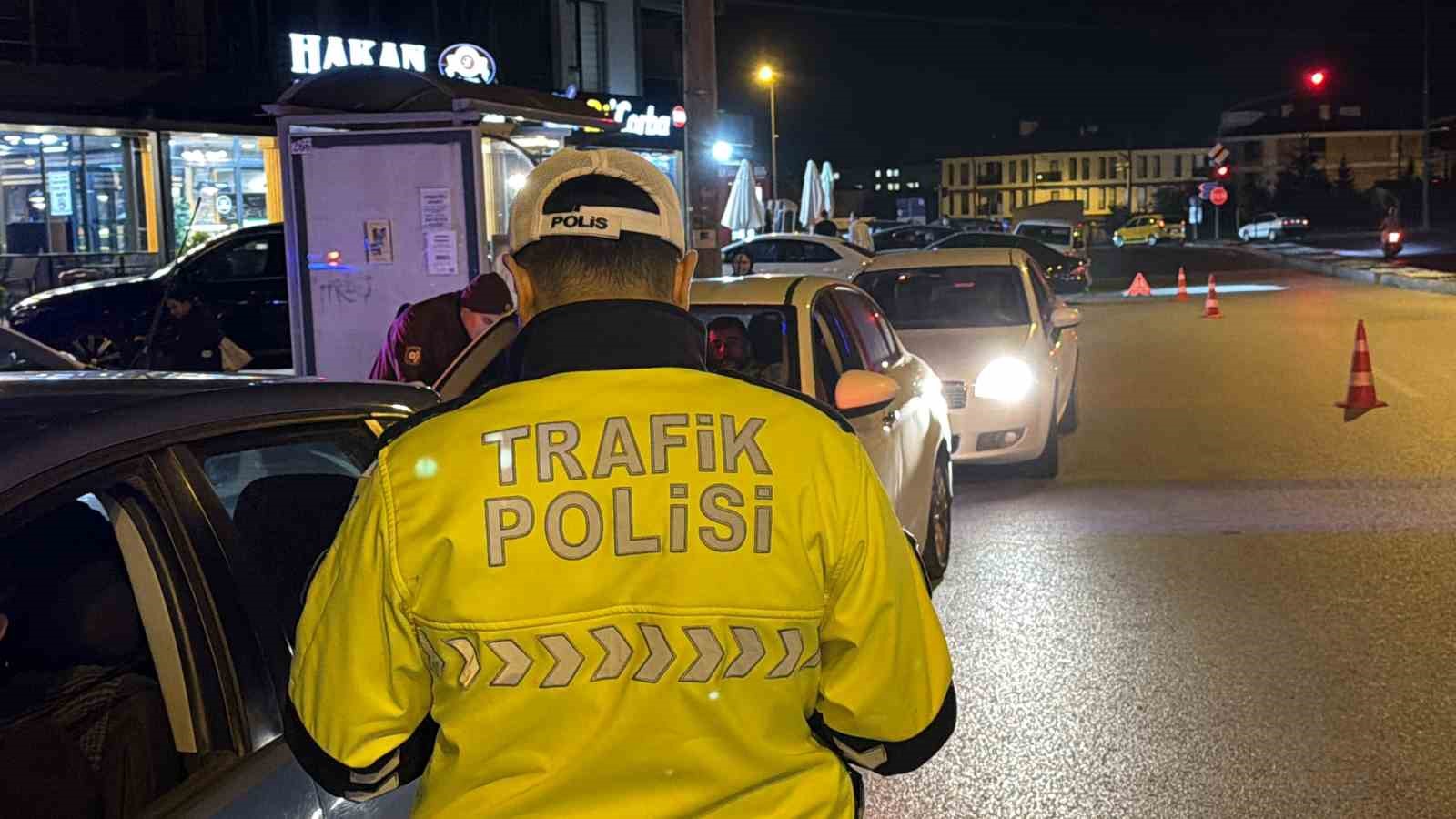 universite-bolgesinin-huzur-ve-guvenligi-icin-300-polisle-es-zamanli-denetim