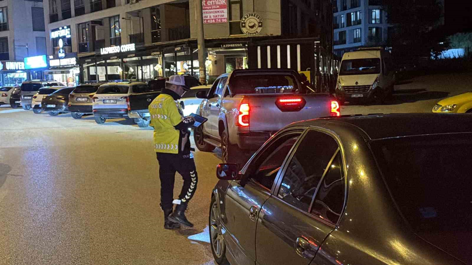 universite-bolgesinin-huzur-ve-guvenligi-icin-300-polisle-es-zamanli-denetim