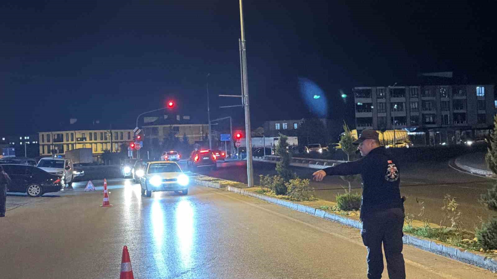 universite-bolgesinin-huzur-ve-guvenligi-icin-300-polisle-es-zamanli-denetim