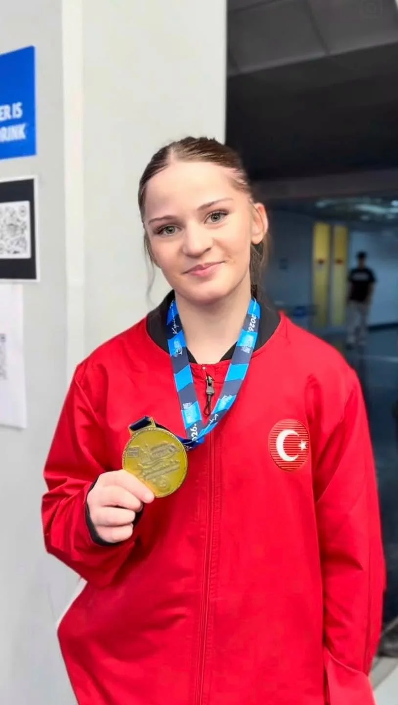 54 KİLODA MÜCADELE EDEN SAFİYE MUSTAFA