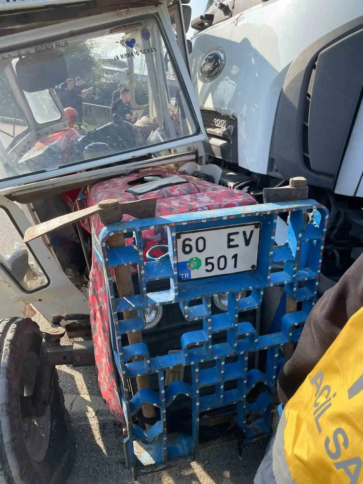 Tokat'ın Erbaa ilçesinde askeri tır ile traktör çarpıştı: 2 ölü, 1 yaralı 3