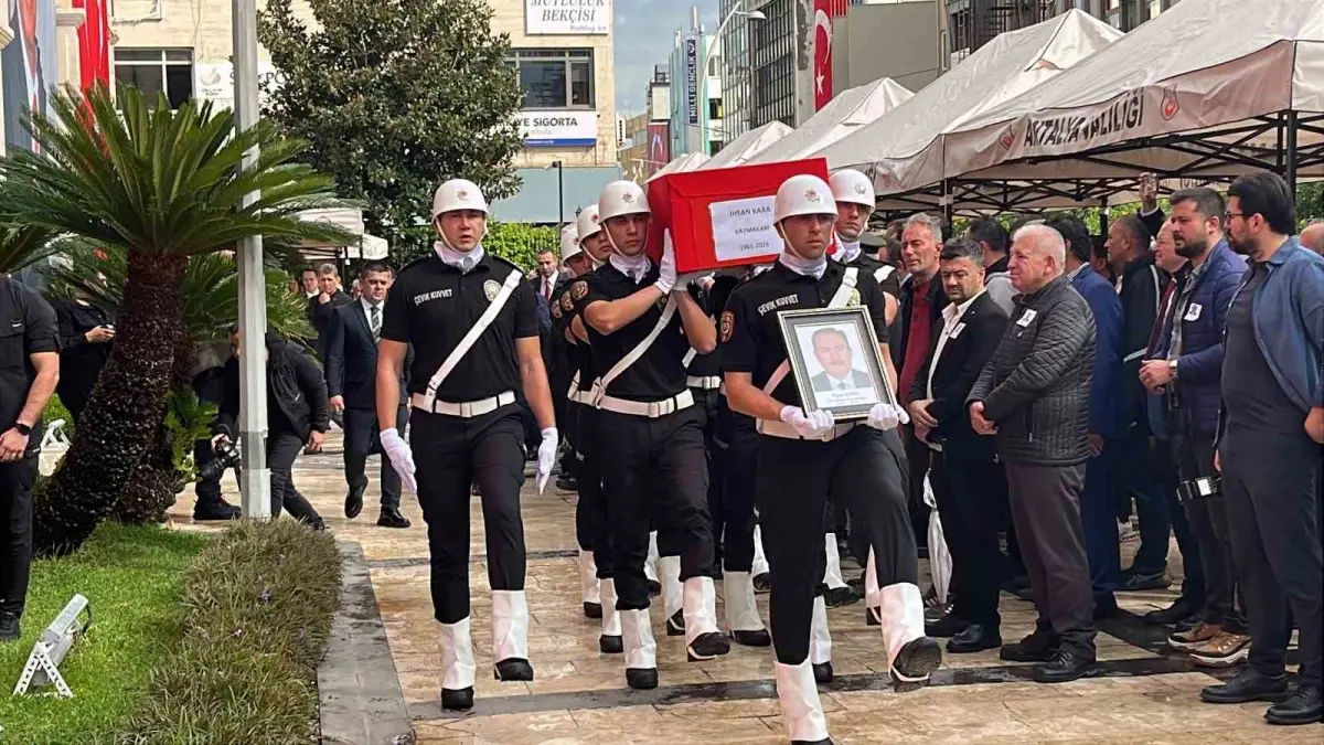 Antalya'da vefat eden Muratpaşa kaymakamı İhsan Kara için resmi tören düzenlendi 1