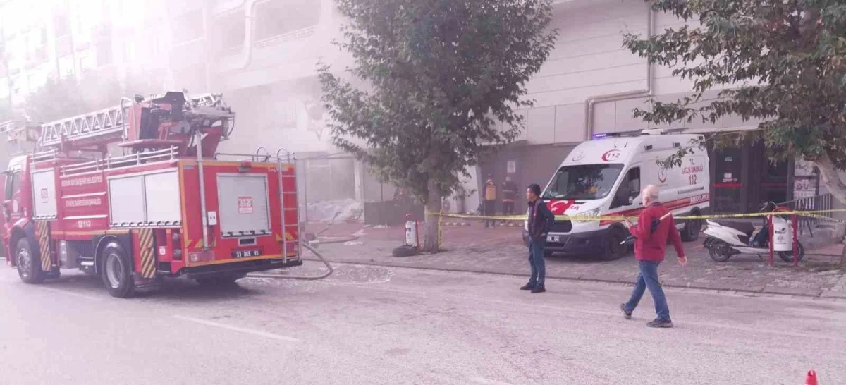 Mersin'in Mut ilçesinde mobilya mağazasında yangın paniği 4