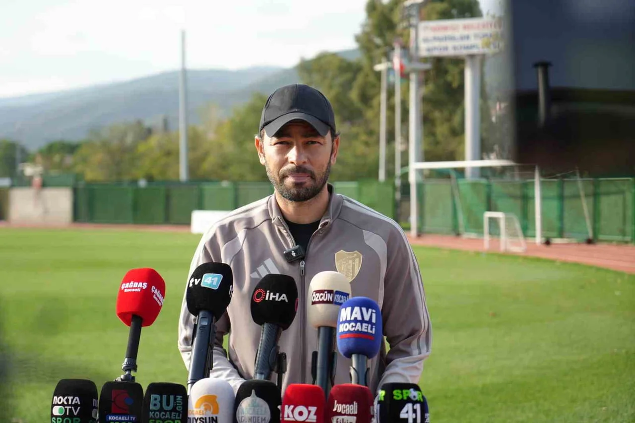 KOCAELİSPOR TEKNİK DİREKTÖRÜ SELÇUK İNAN, BU SEZON ÇOK FAZLA SAKATLIK PROBLEMİYLE KARŞI KARŞIYA...
