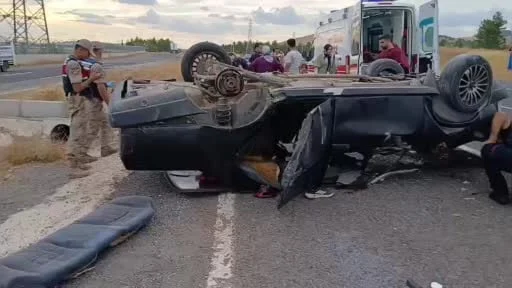 Lastiği kopan Tofaş otomobil takla attı: 5 yaralı