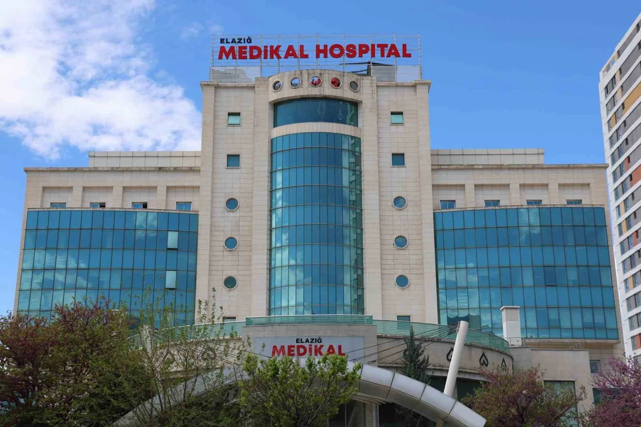 ELAZIĞ’DA DAHA ÖNCE HASTANE ATIKLARINI MEVZUATA AYKIRI ŞEKİLDE TAŞIYIP KENDİ MÜLKÜNDE AÇIKTA YAKAN...