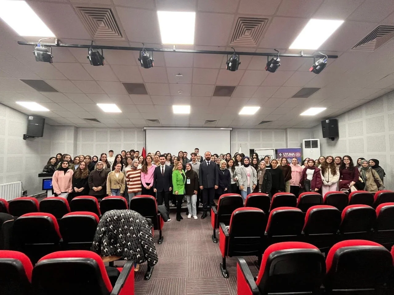 KÜTAHYA’DA ÜNİVERSİTE ÖĞRENCİLERİNE UYUŞTURUCU VE SİBER SUÇLARLA MÜCADELE EĞİTİMİ