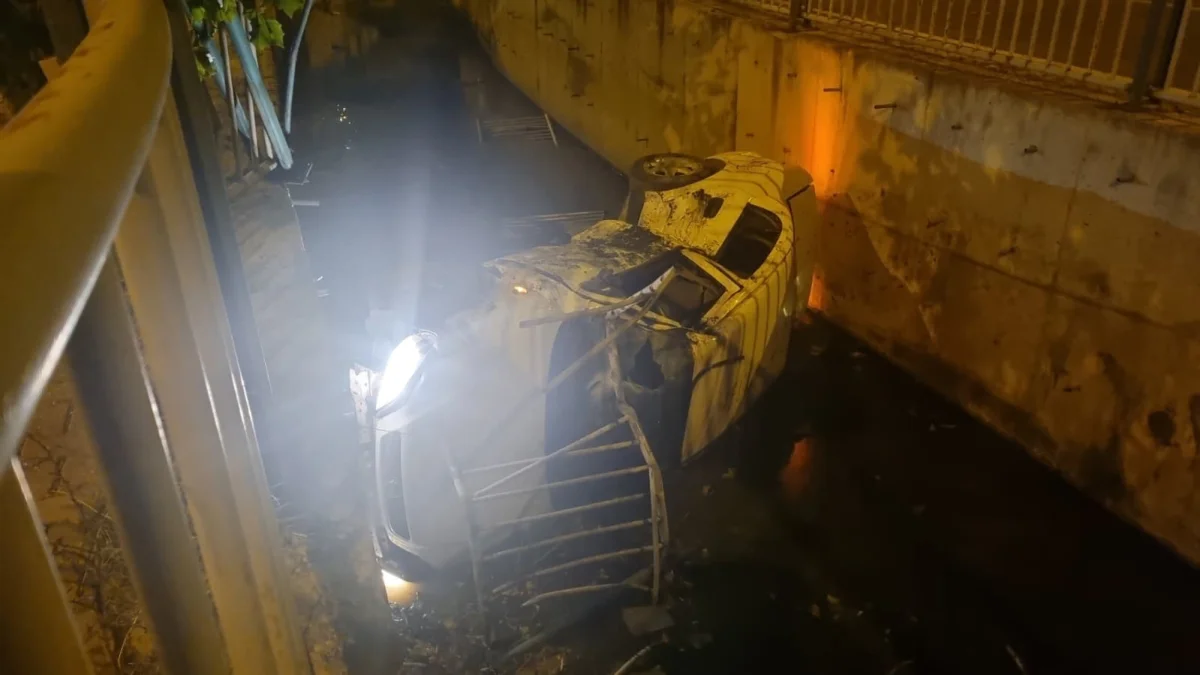 Kayseri'de su kanalına uçan otomobildeki 2 kişi yaralandı 2