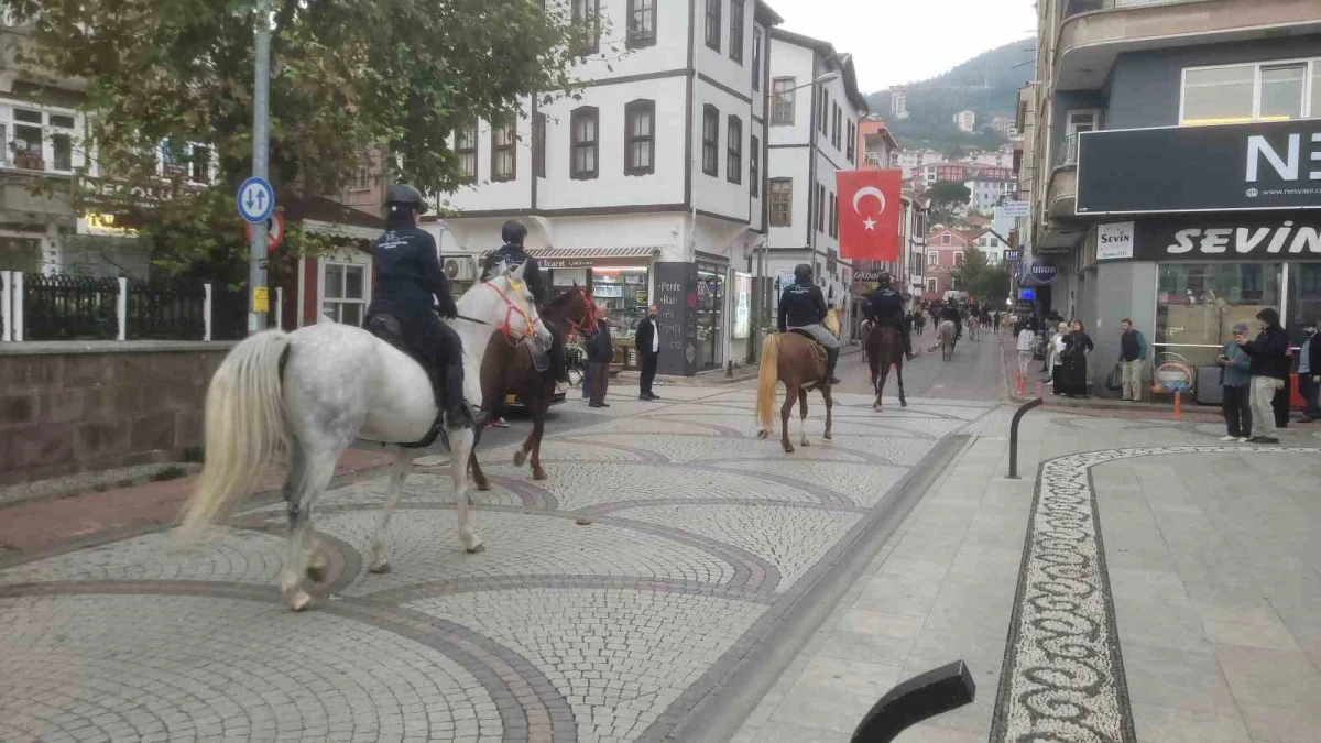Cumhuriyet’in 103’üncü yılında tarihi İstiklal Yolu’nda 95 kilometrelik atlı yolculuk 2