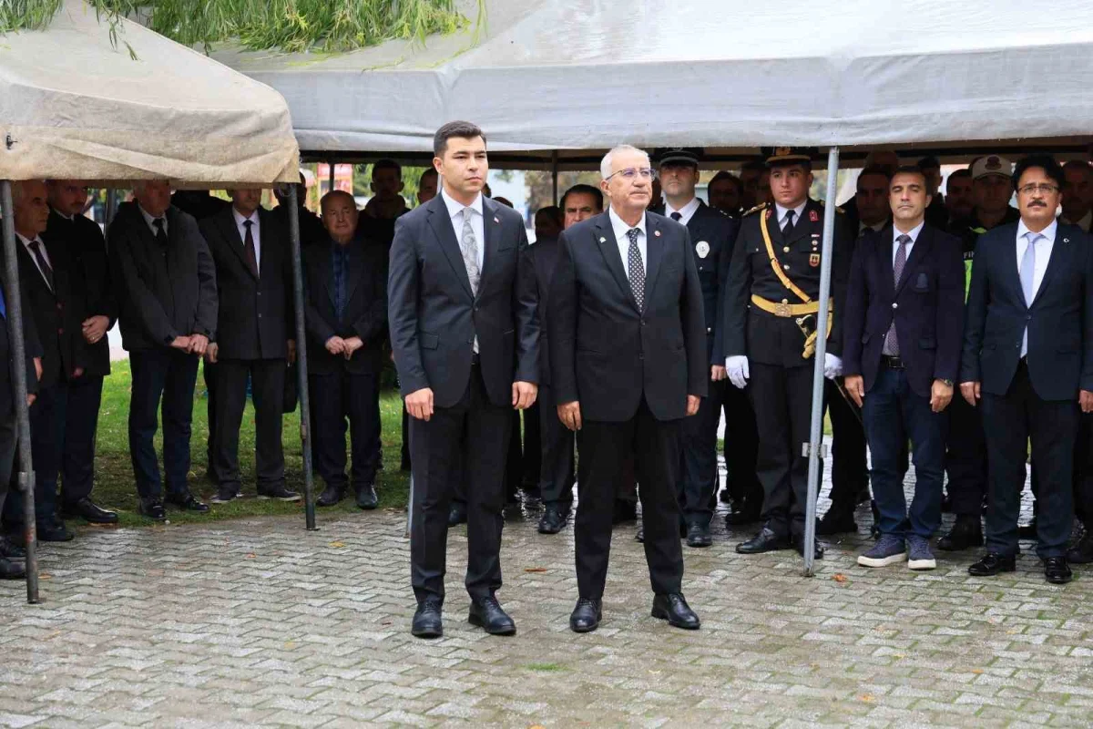Çameli'de Cumhuriyet Bayramı kutlamaları çelenk sunma töreniyle başladı 1