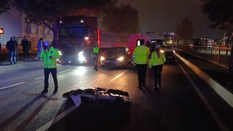 Bursa'da yolun karşısına geçmeye çalışan yaya otomobil çarpması sonucu öldü 5