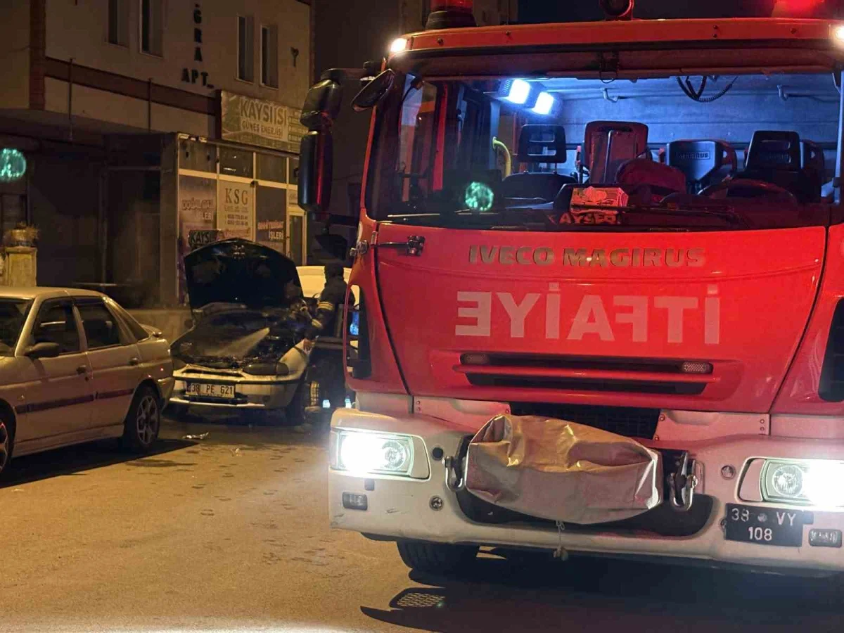 Kayseri'de kontağa basılan otomobil alev alev yandı 5