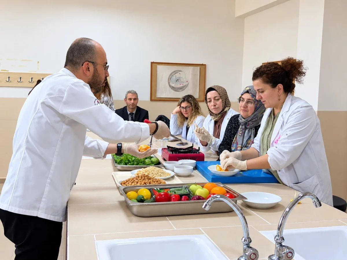 Ladik'te eğitim çalışanları sağlıklı beslenme için mutfağa girdi 4