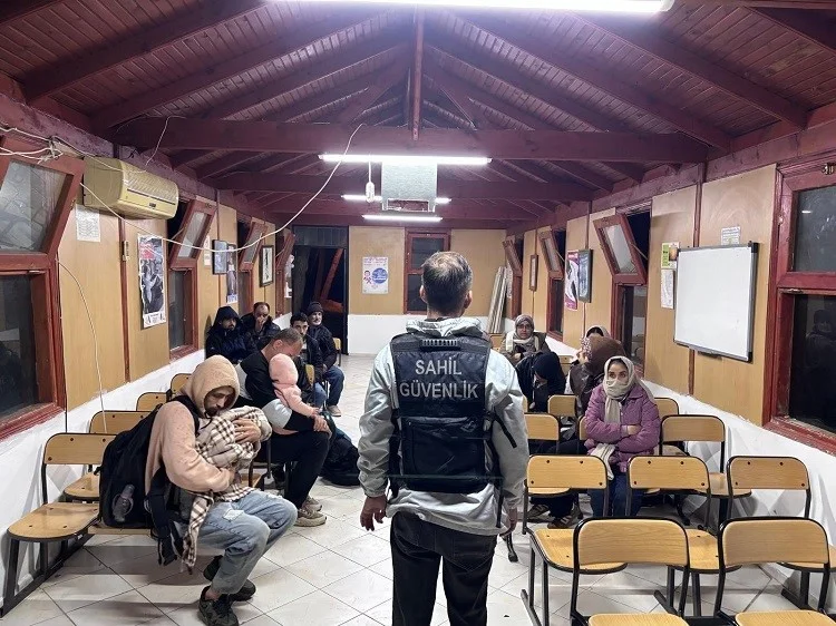 İzmir'de karada ve denizde operasyon: 76 düzensiz göçmen yakalandı 2