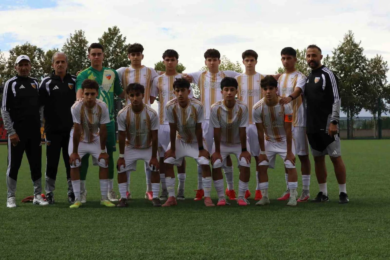 U16 GELİŞİM LİGİ 17.GRUPTA ZİRVE MÜCADELESİ VEREN KAYSERİSPOR; LİGİN 4.HAFTASINDA EVİNDE AMATÖR...