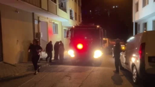 Bursa'da apartmanda panik... Duman asansör boşluğundan çıktı