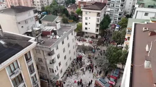 Maltepe'de çöken binada arama kurtarma çalışmaları devam ediyor