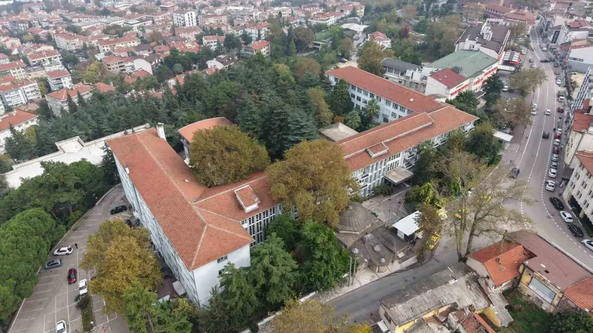 Bursa'da 723 yıllık şifa merkezinin taşınma kararına tepki 4
