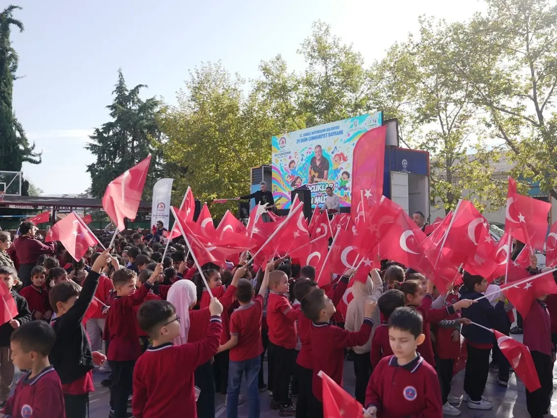 Denizli'de Cumhuriyet coşkusu 9 okulda binlerce öğrenciyle kutlandı 2