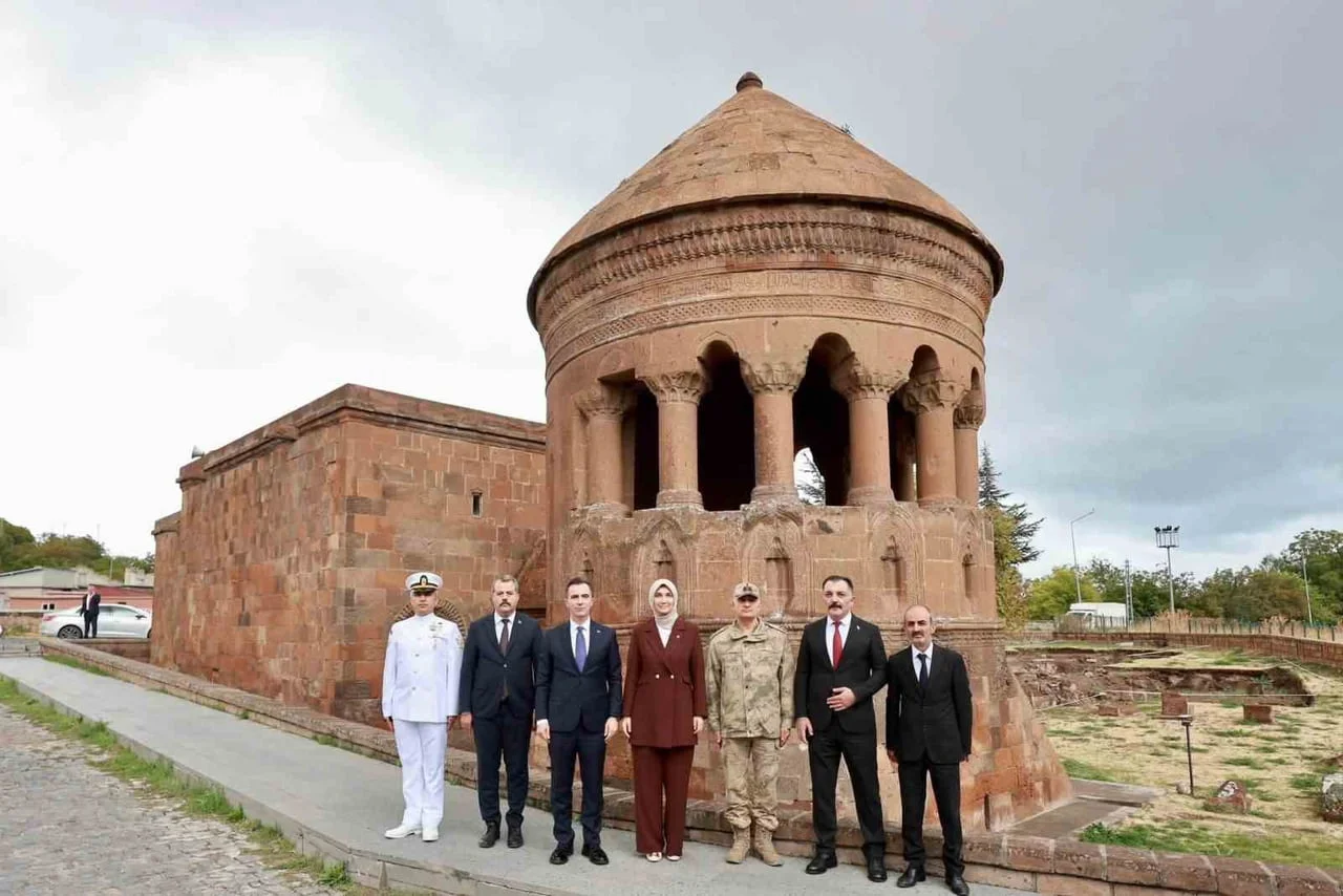 İÇİŞLERİ BAKAN YARDIMCISI DOÇ. DR. KÜBRA GÜRAN YİĞİTBAŞI, BİTLİS’İN AHLAT İLÇESİNDEKİ TARİHİ...