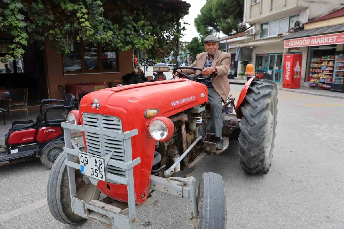 Aydın'da 88 yaşındaki çiftçi 69 yıllık traktörüyle üretime devam ediyor 1