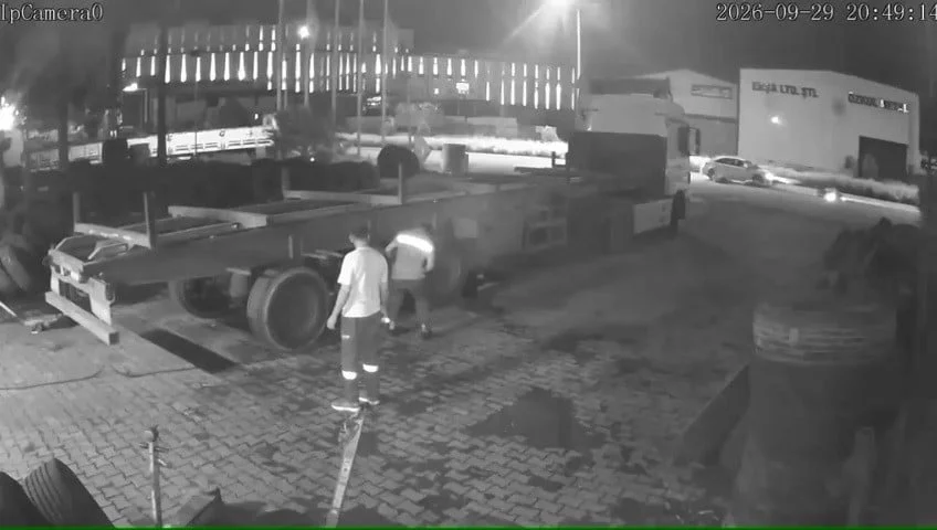 HATAY'DA MEYDANA GELEN KAZADA OTOMOBİLİN ÇARPTIĞI MOTOSİKLETTEKİ 45 GÜNLÜK EVLİ ÇİFT...