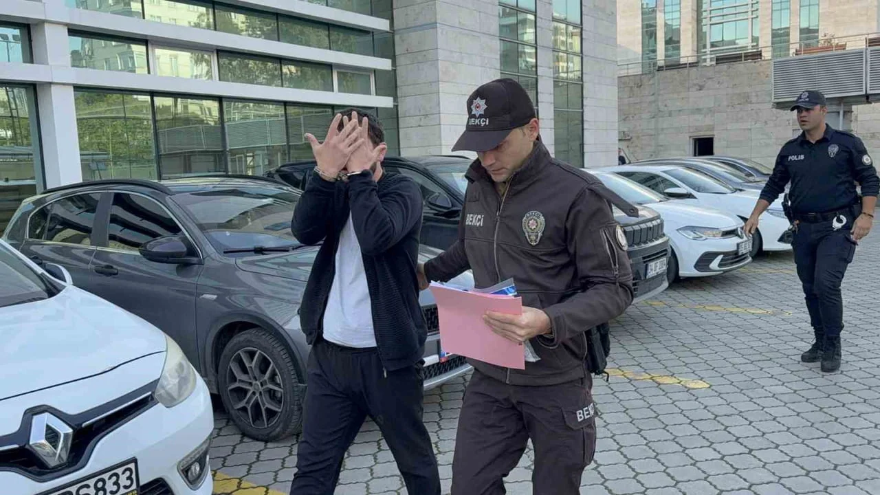 SAMSUN’UN İLKADIM İLÇESİNDE KİMLİK KONTROLÜ SIRASINDA POLİSLERE MUKAVEMET EDİP KADIN POLİSLERE...