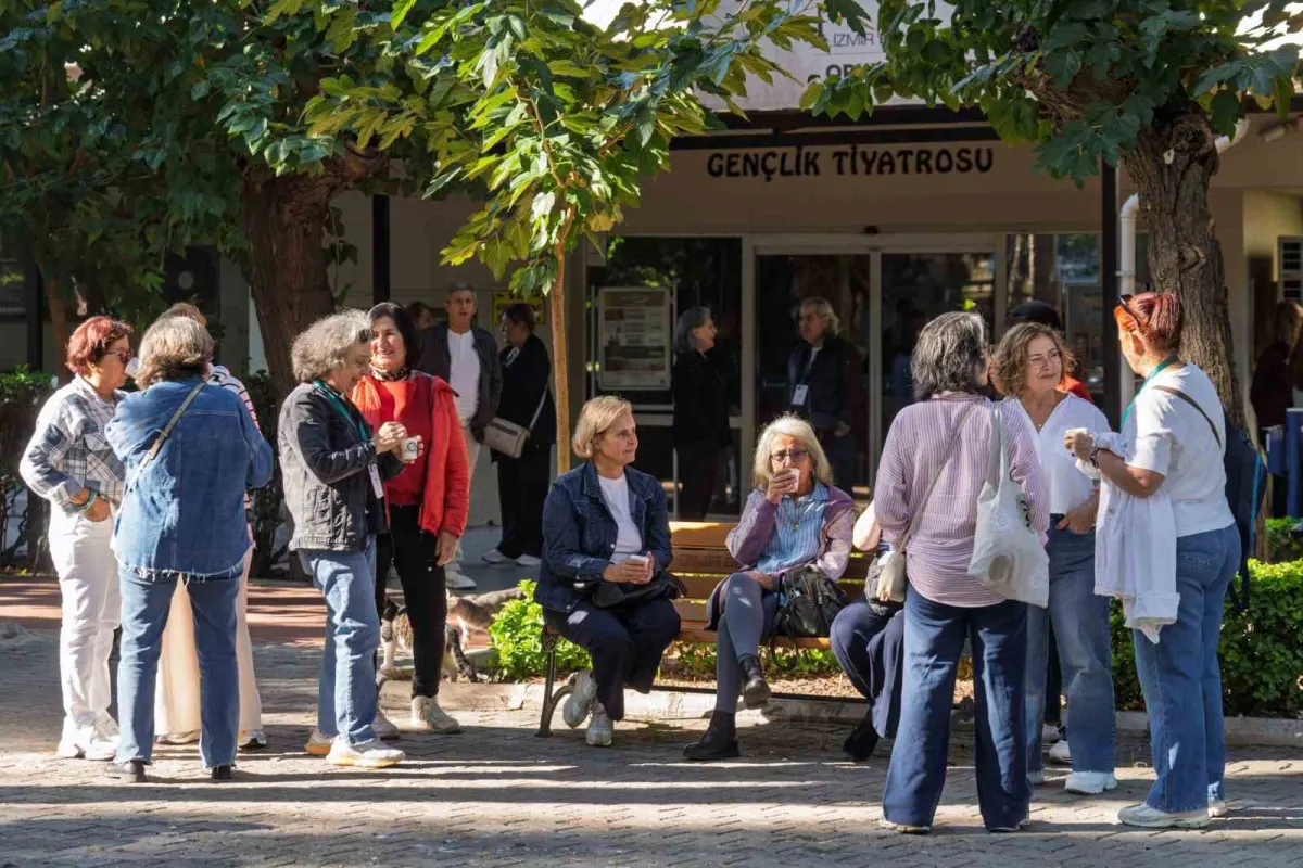 İzmir'de 3'üncü Yaş Üniversitesi'nde son dönem zili çaldı: 154 öğrenci kep atmaya hazırlanıyor 3